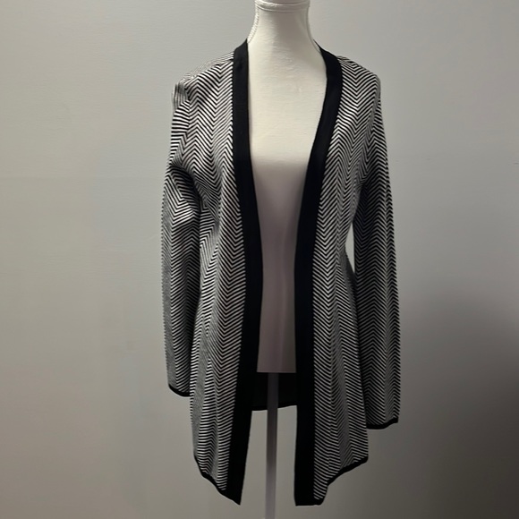 Liz Claiborne Herringbone Black and White Cardigan - Picture 2 of 6